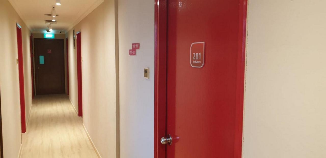 Reddoorz At Geylang Hotel Singapore Exterior photo